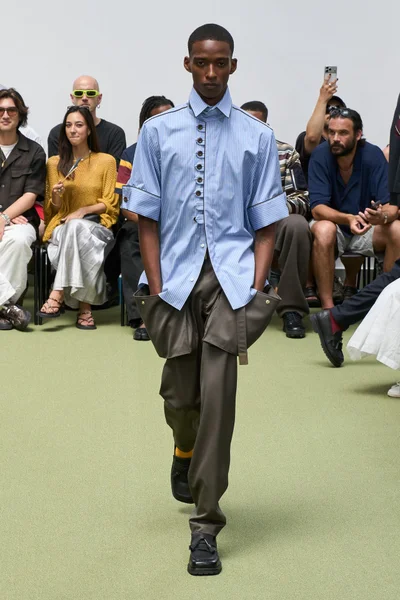 Look 3